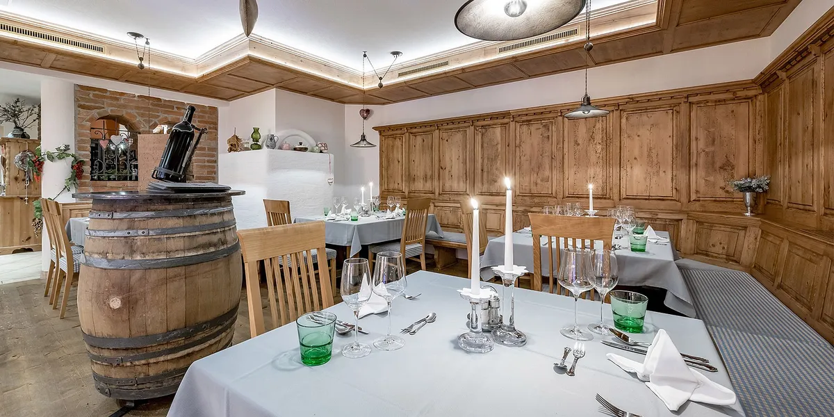 Theo's Restaurant & Bar