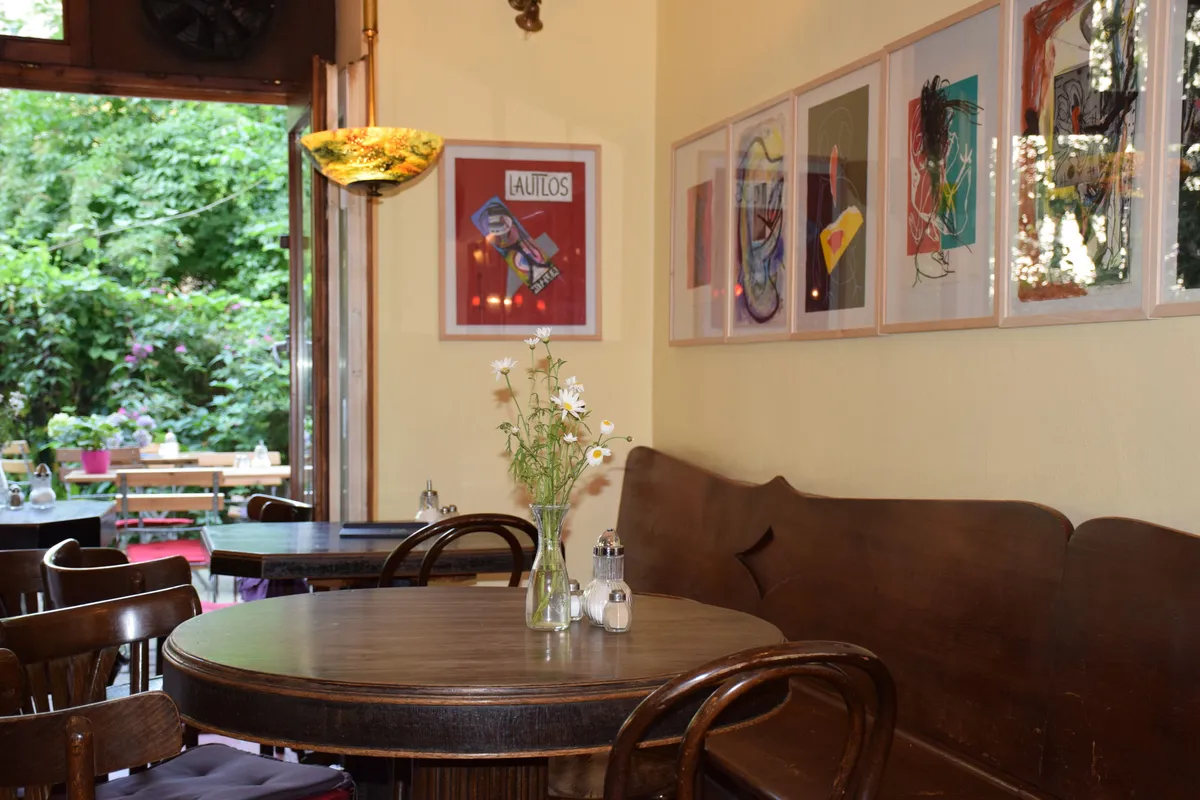 Cafe im Hinterhof