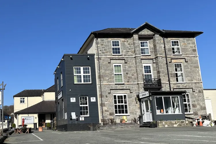 1085 Bistro