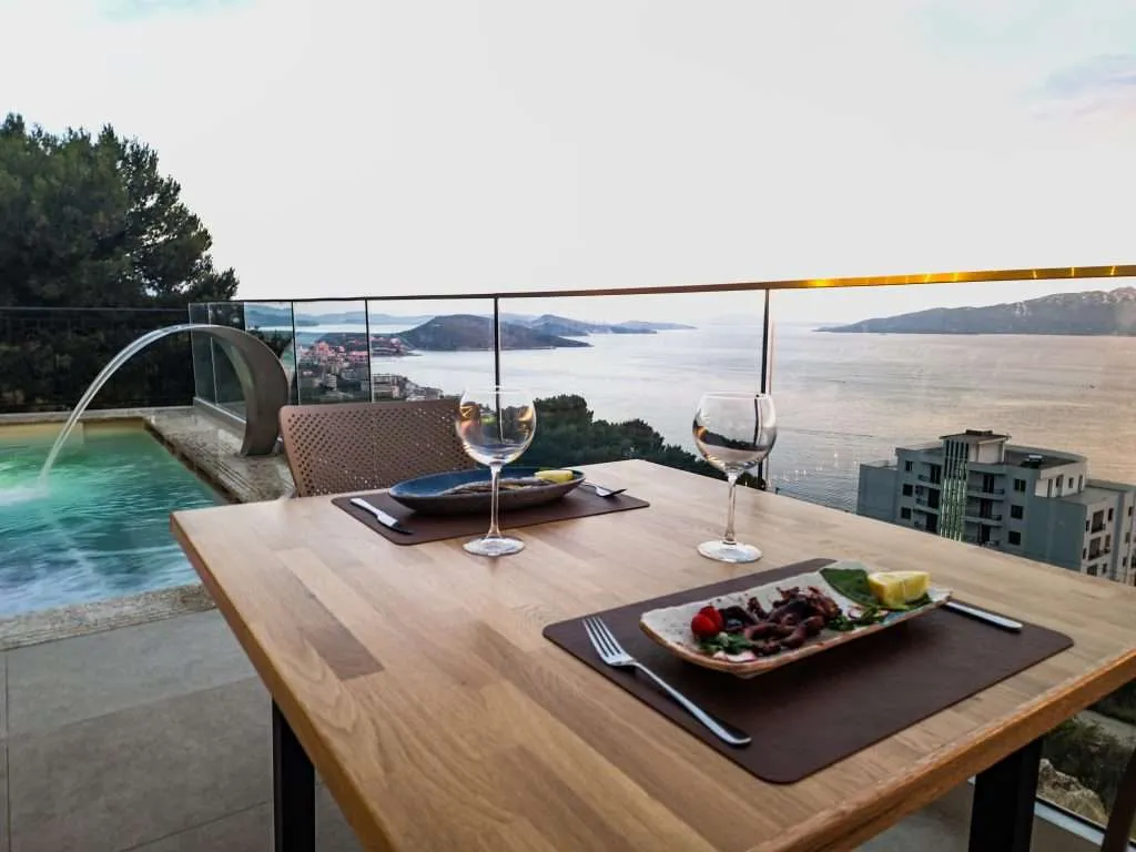 Observatory Restaurant Saranda - Food | Cocktails | Sea Views